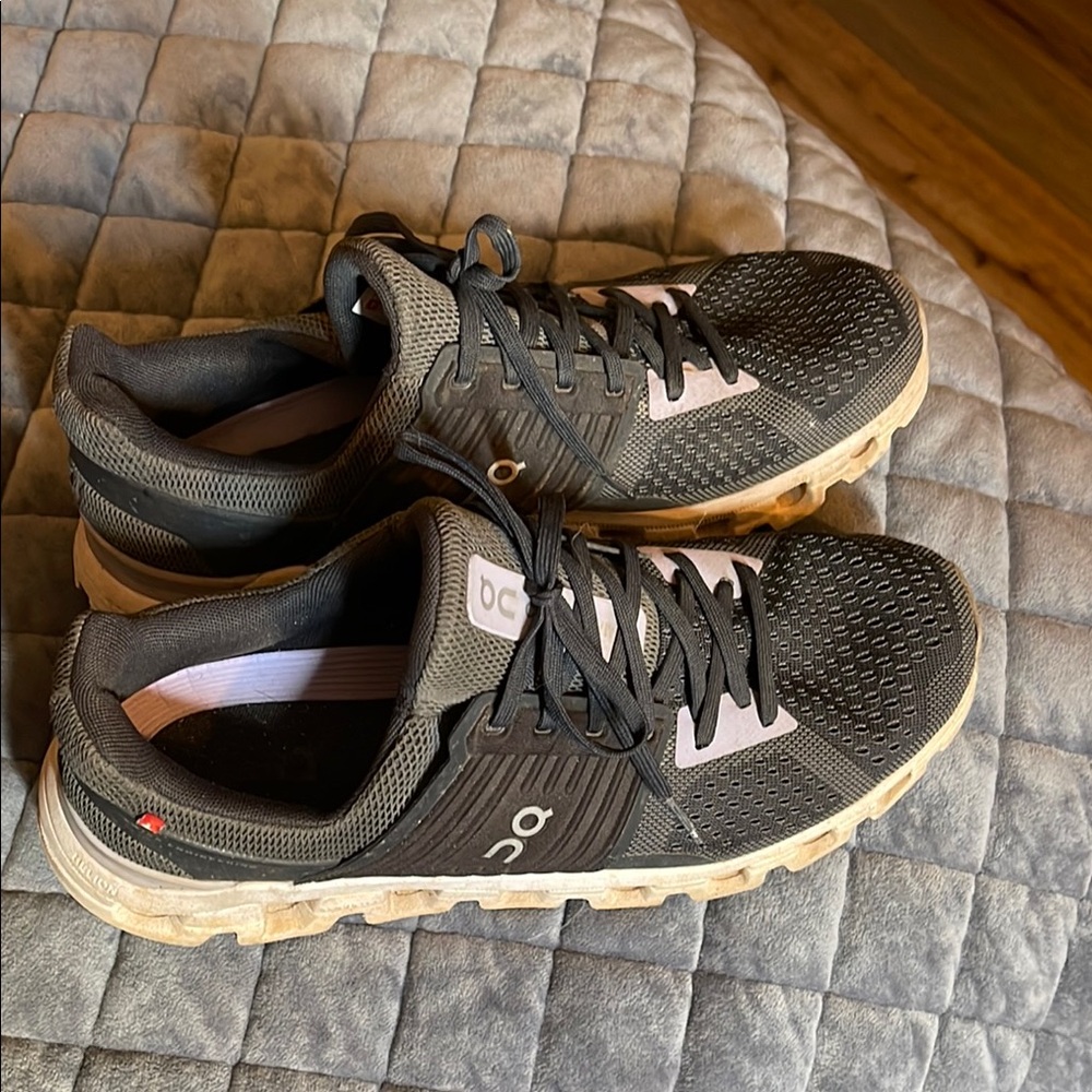 On Cloud Running Women's Black and Lavender Shoes